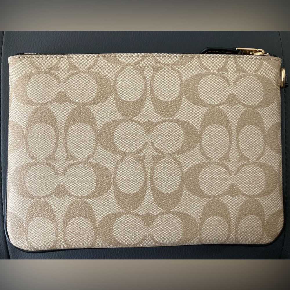 Coach Pouch In Blocked Signature Canvas NWOT - Picture 5 of 5